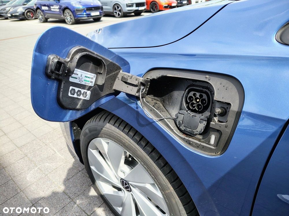 Volkswagen Golf - 8