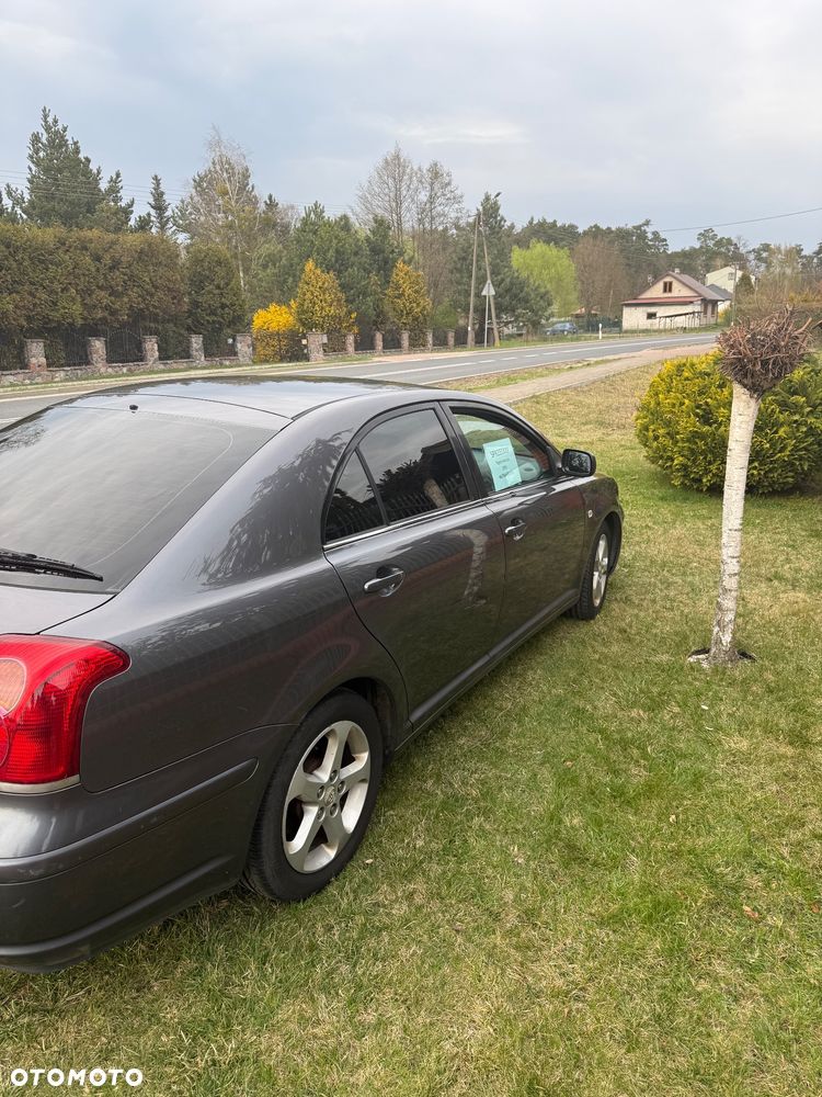 Toyota Avensis 2.2 D-4D Sol - 3