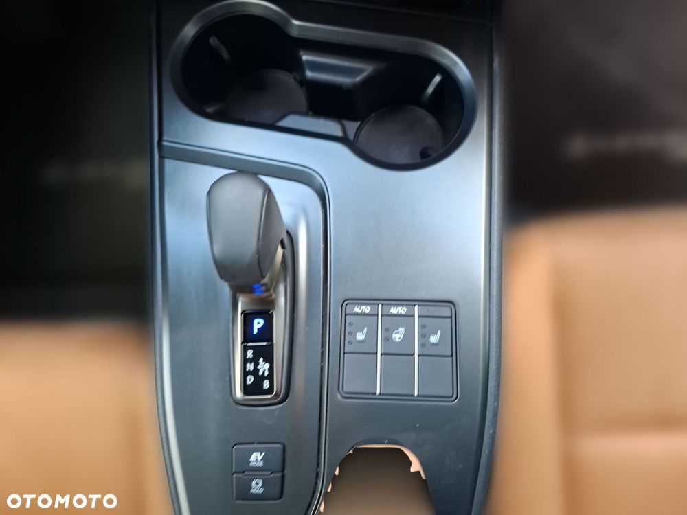 Lexus UX 300h Business - 31