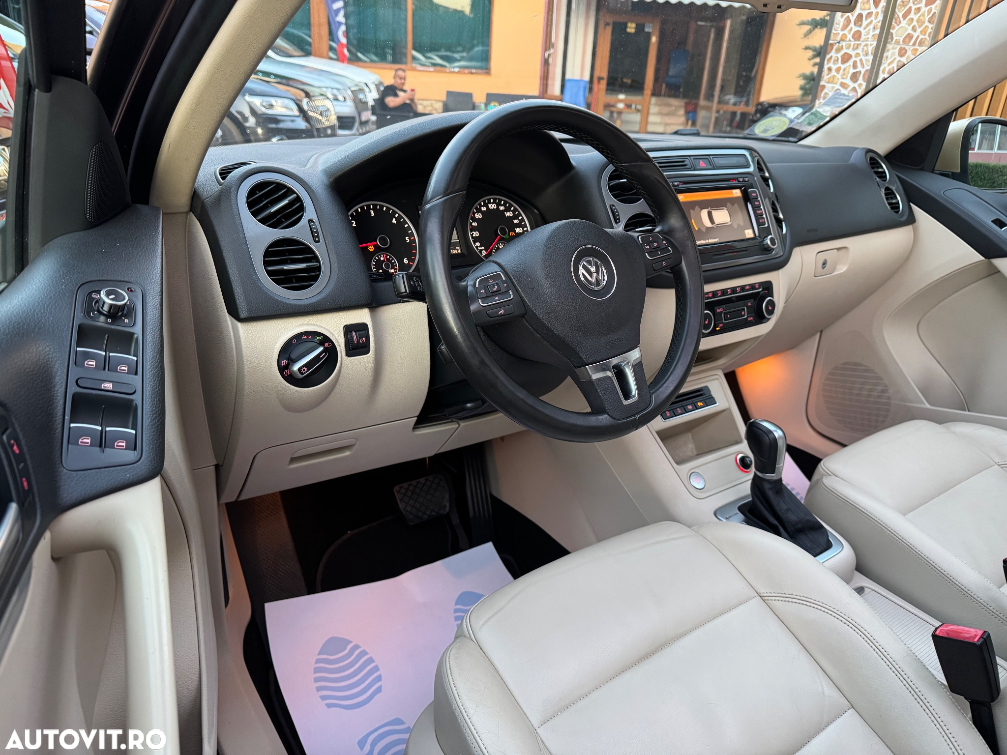 Volkswagen Tiguan 2.0 TDI DPF 4Motion BlueMotion Technology DSG Sport & Style - 9