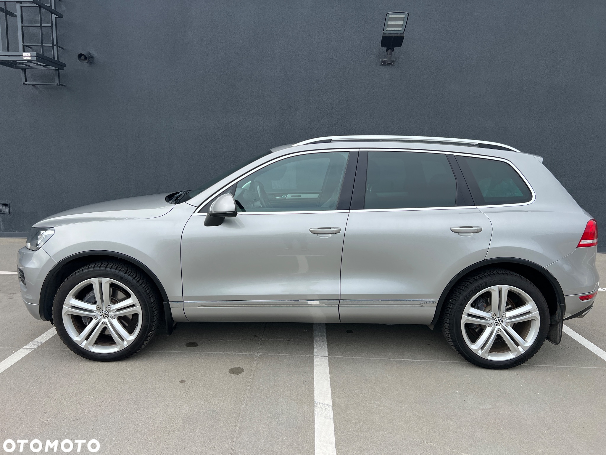 Volkswagen Touareg 3.0 Hybrid 4Motion Automatik - 5