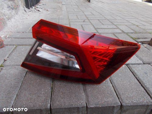 SKODA KAROQ LAMPA PRAWA TYLNA LED 57A945208 - 2