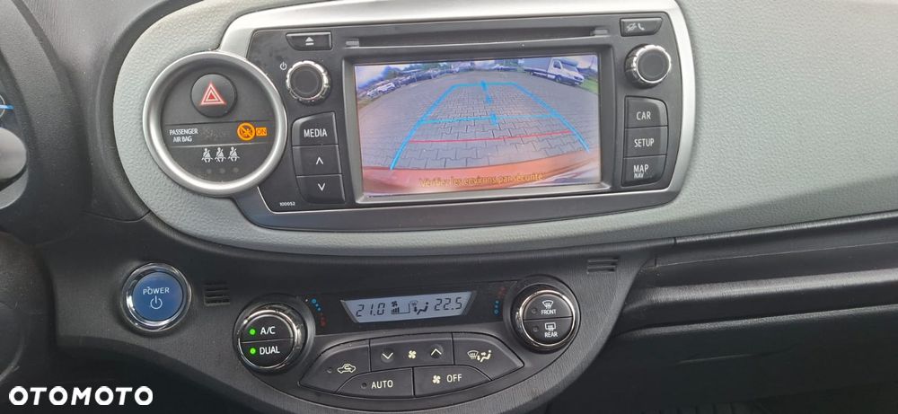Toyota Yaris Hybrid 100 Dynamic - 19
