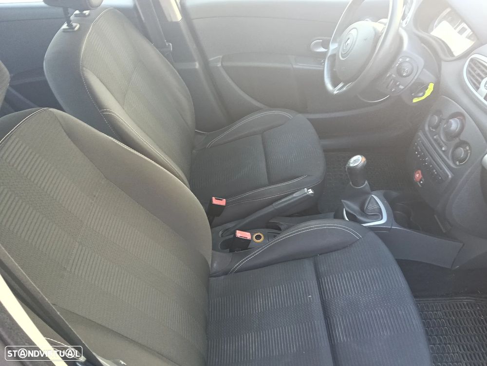 Renault Clio 1.5 dCi Privilège - 11