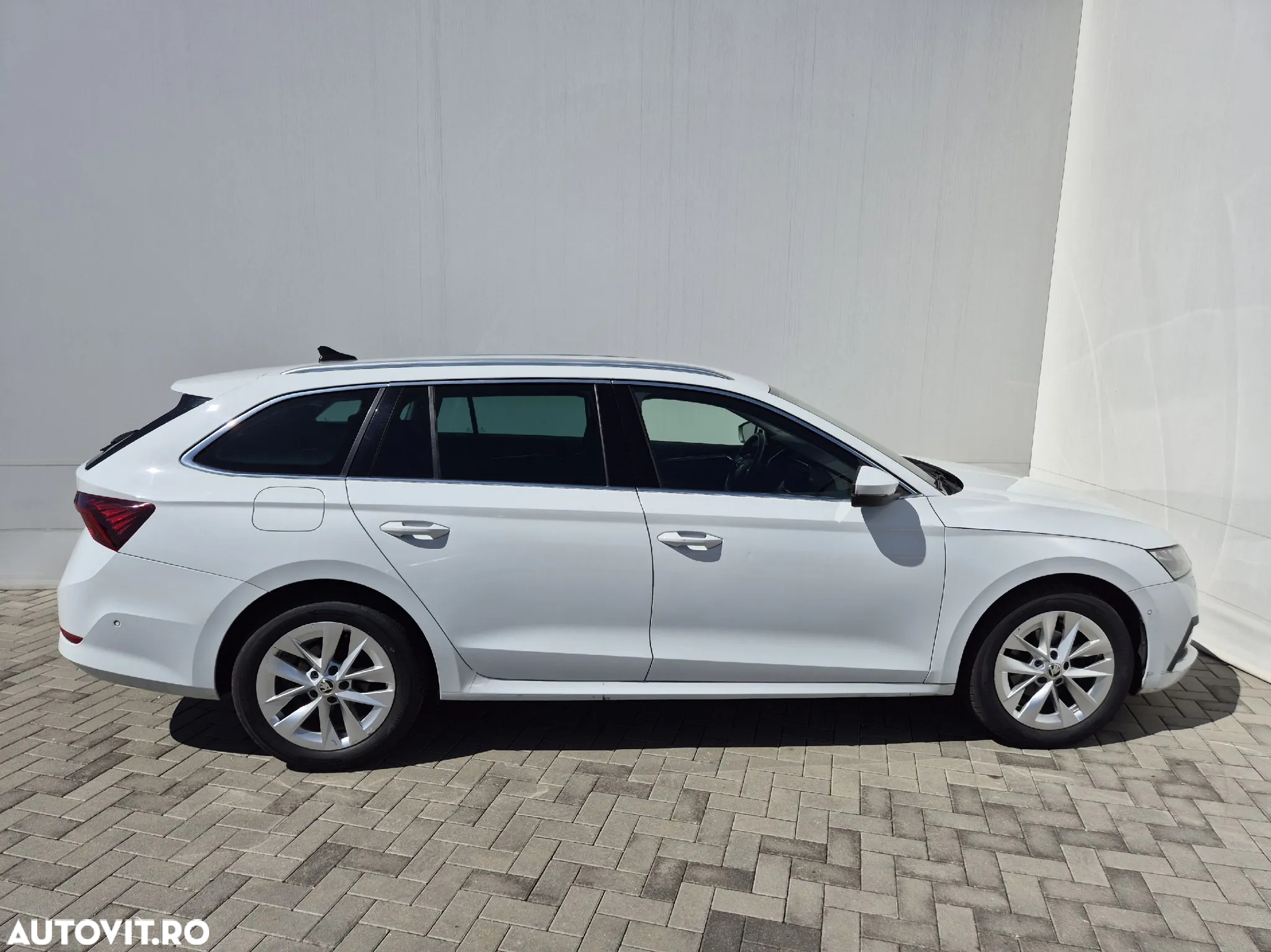 Skoda Octavia Combi 2.0 TDI DSG Style - 6