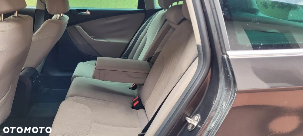 Volkswagen Passat 2.0 TDI Individual Chrom - 7
