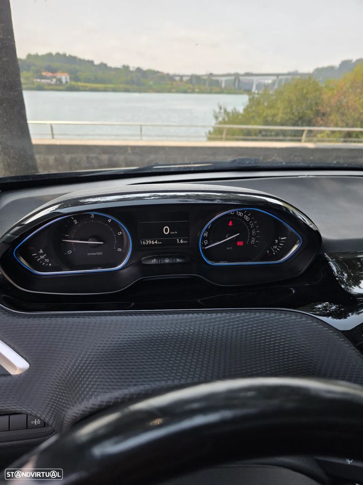 Peugeot 2008 1.6 e-HDi Allure - 12