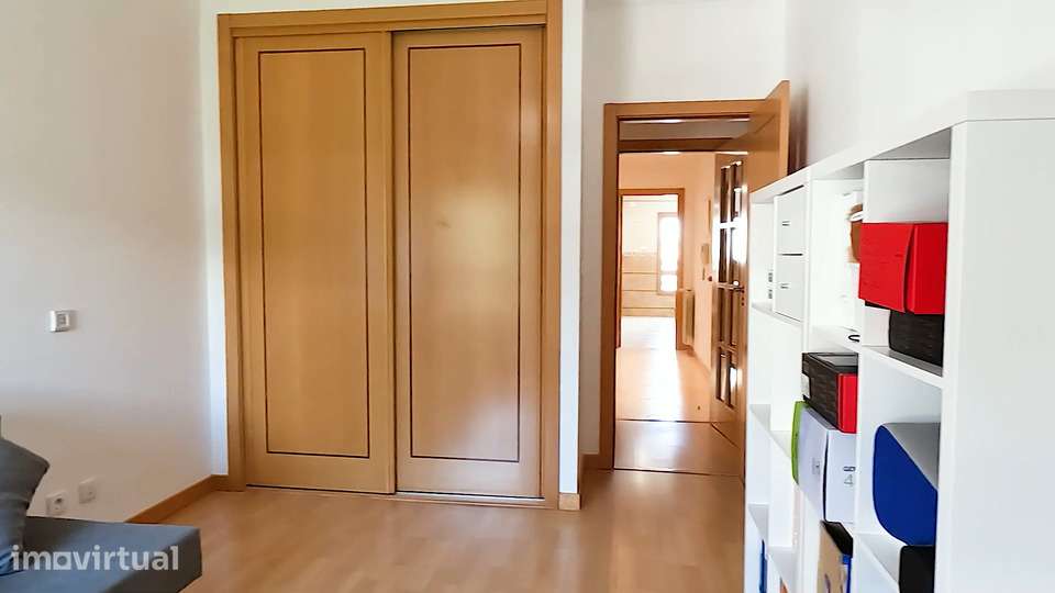 T2 com varanda, garagem e elevador em Odivelas - Grande imagem: 4/18