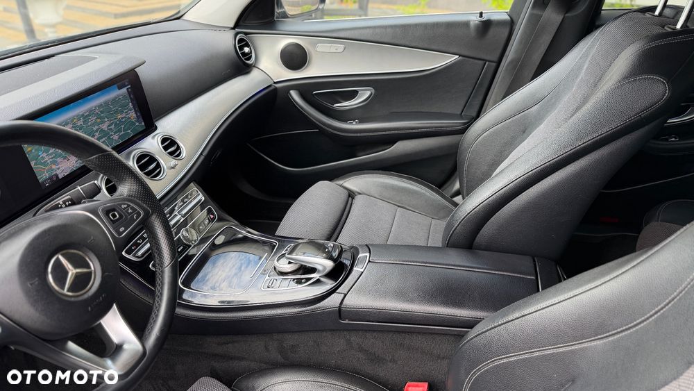Mercedes-Benz Klasa E 220 d 4Matic 9G-TRONIC - 32