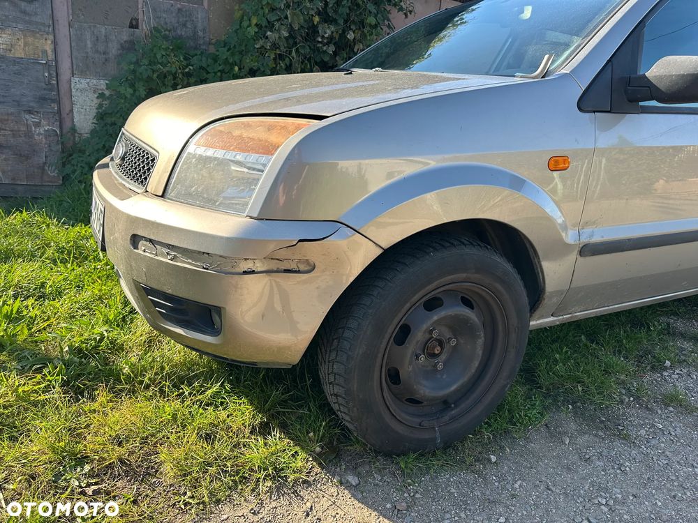 Ford Fusion 2003 photo 2