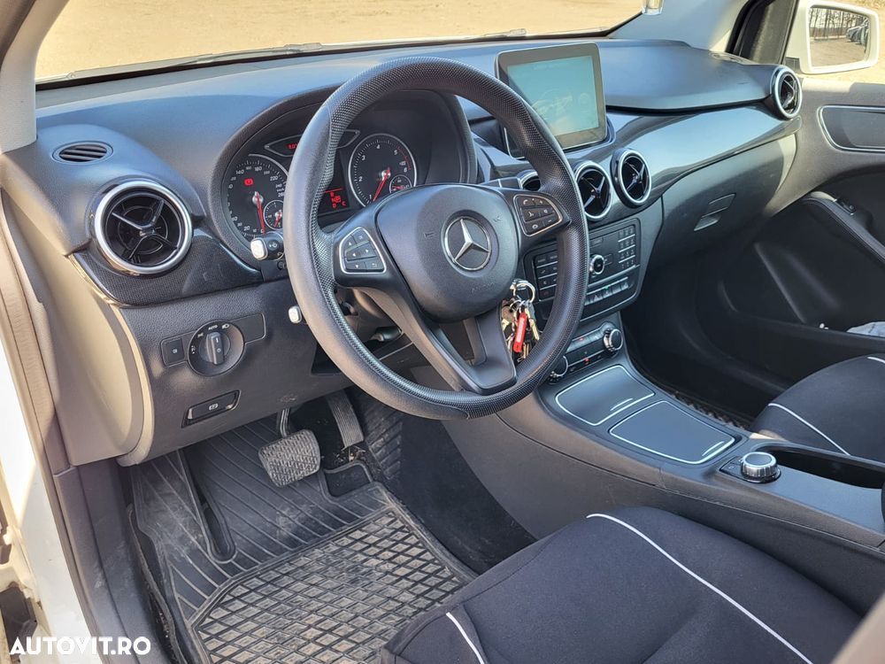 Mercedes-Benz B 180 - 11