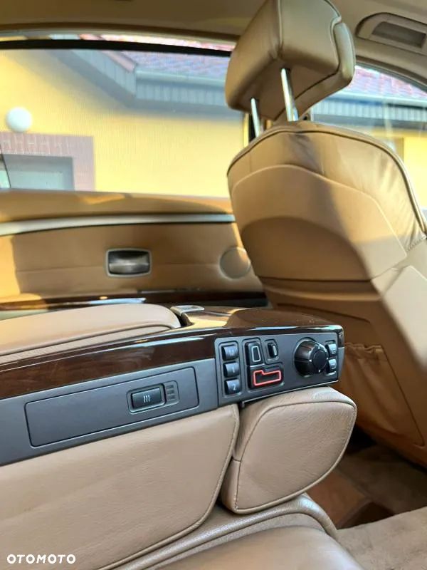 BMW Seria 7 740i L - 8