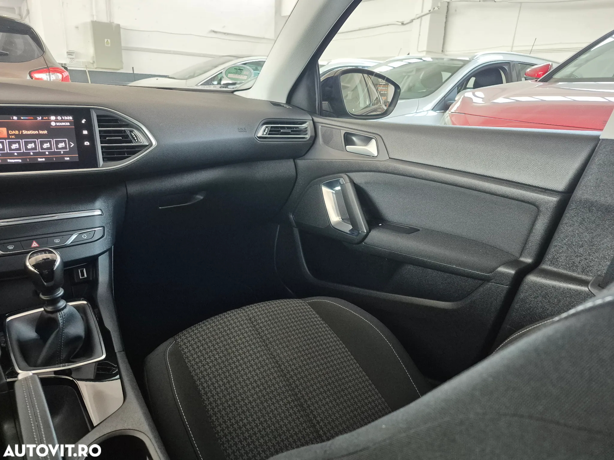 Peugeot 308 1.2 L PureTech Turbo S&S Allure - 5