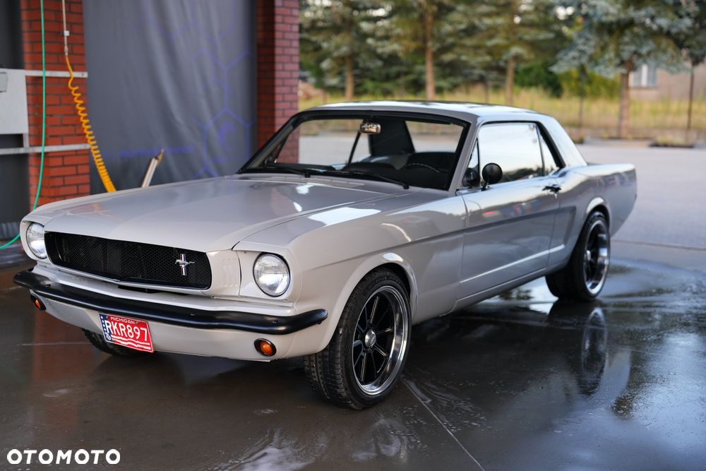 Ford Mustang - 4