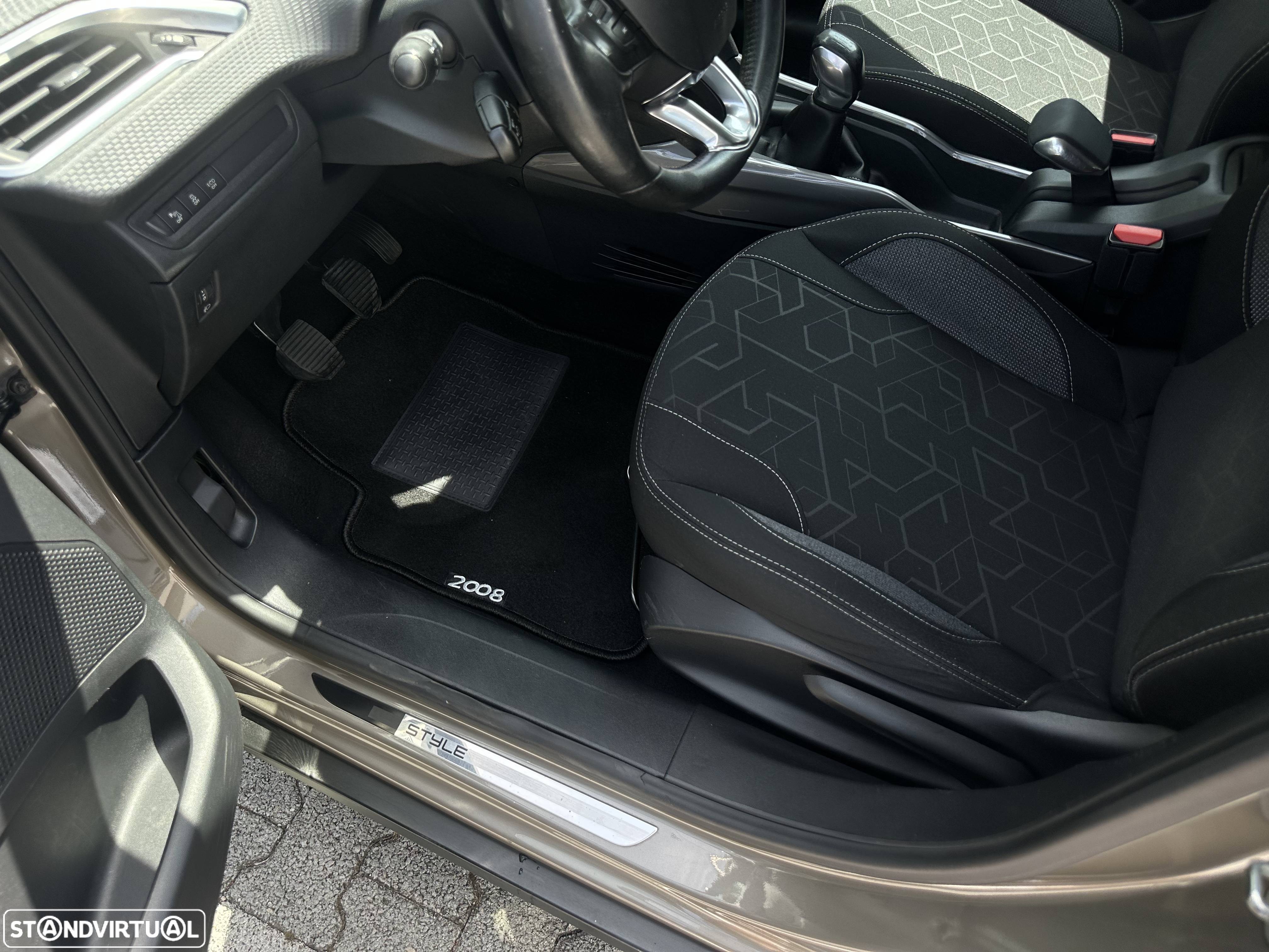 Peugeot 2008 PureTech 100 Style - 20