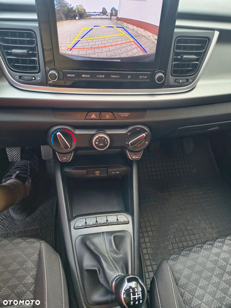 Kia Rio - 16