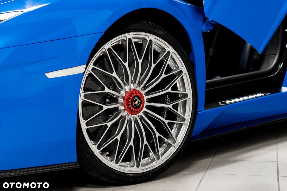 Lamborghini Aventador - 12
