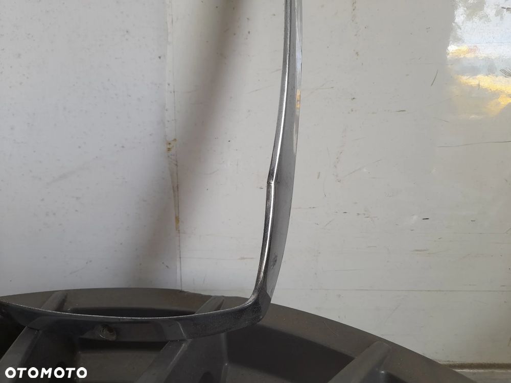 Ramka chrom reflektora przód Mercedes W114 W115 Hella 1305542056 - 2