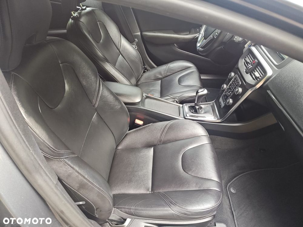 Volvo V40 T3 Drive-E Momentum - 16