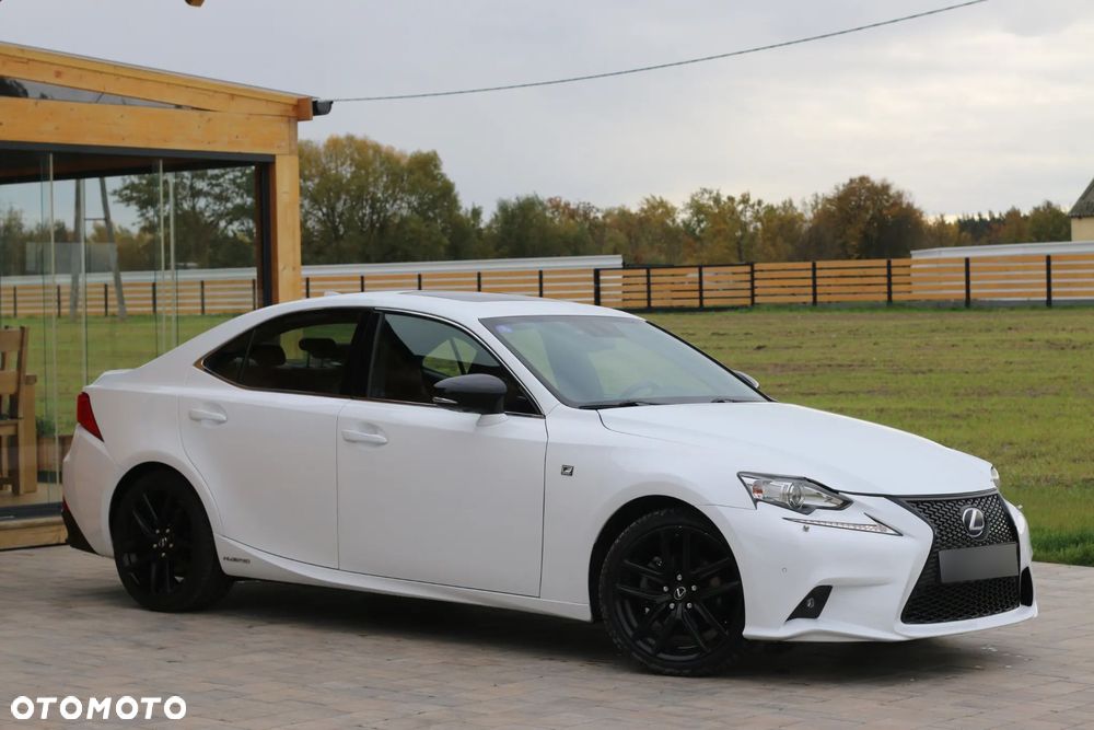 Lexus IS 300h F Sport - 4