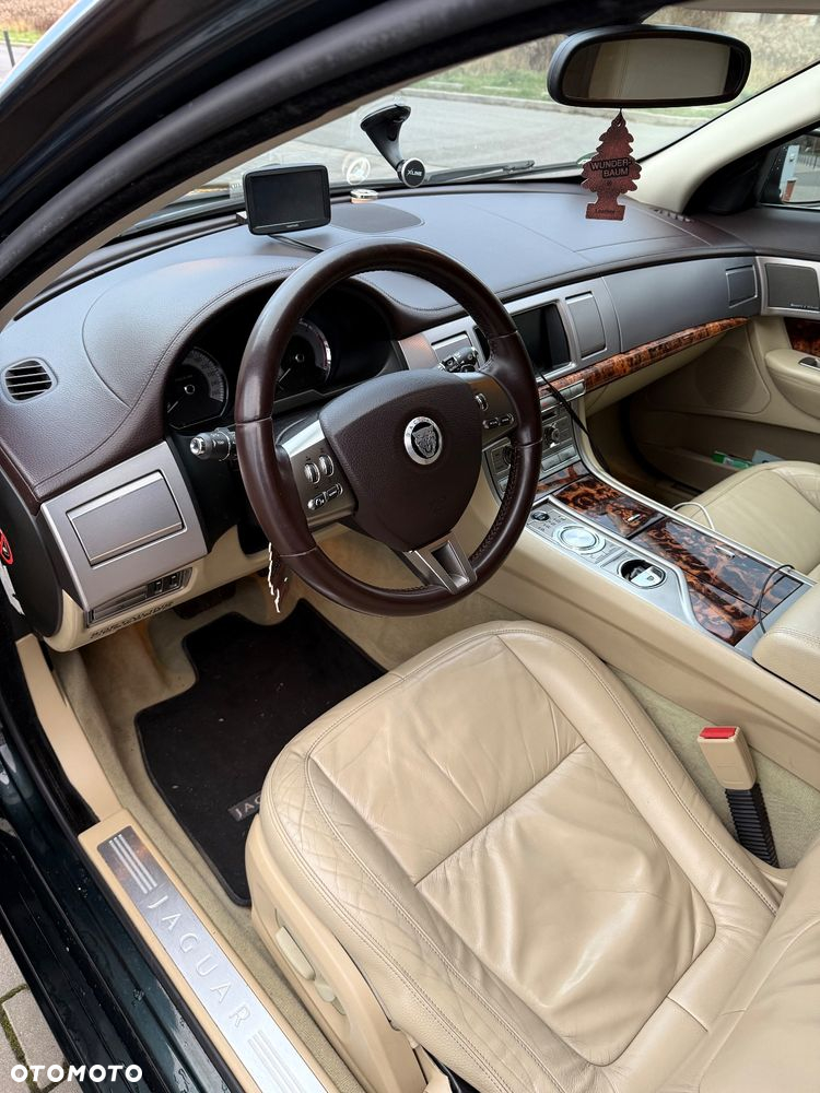 Jaguar XF 2.7 V6 D Luxury - 10