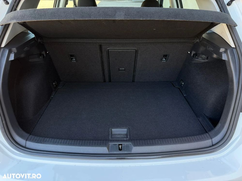 Volkswagen e-Golf - 31