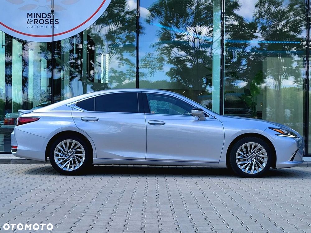 Lexus ES - 4