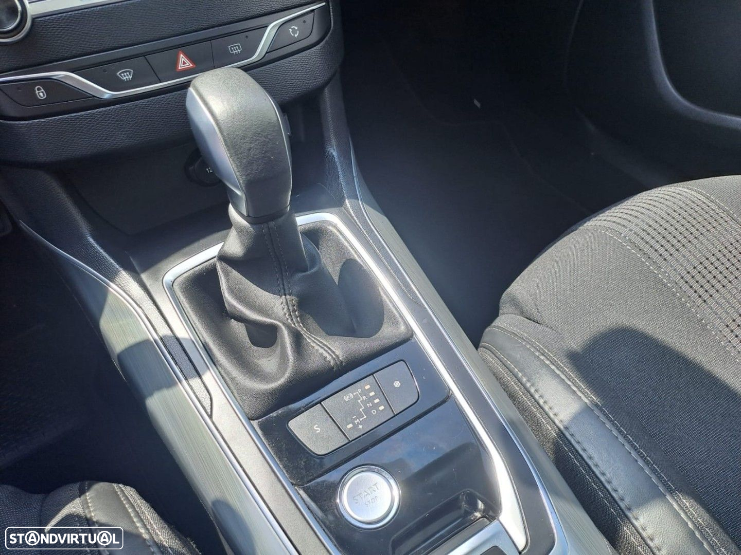 Peugeot 308 1.2 PureTech Allure EAT6 - 15