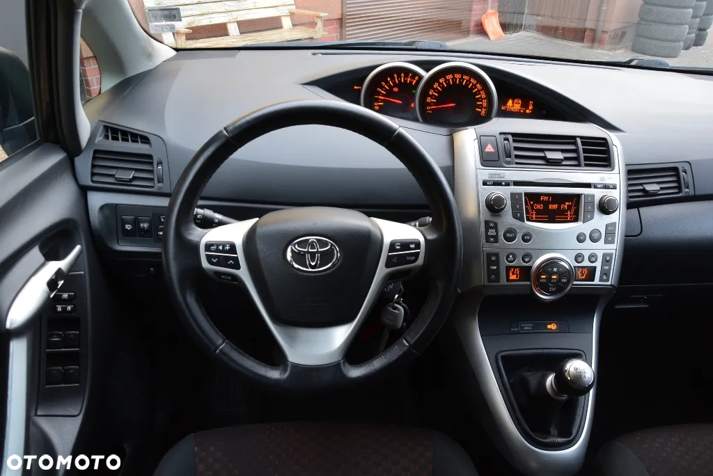 Toyota Verso 1.8 Sol plus NAVI 7os - 9