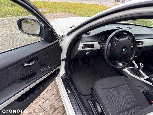 BMW Seria 3 318i - 6