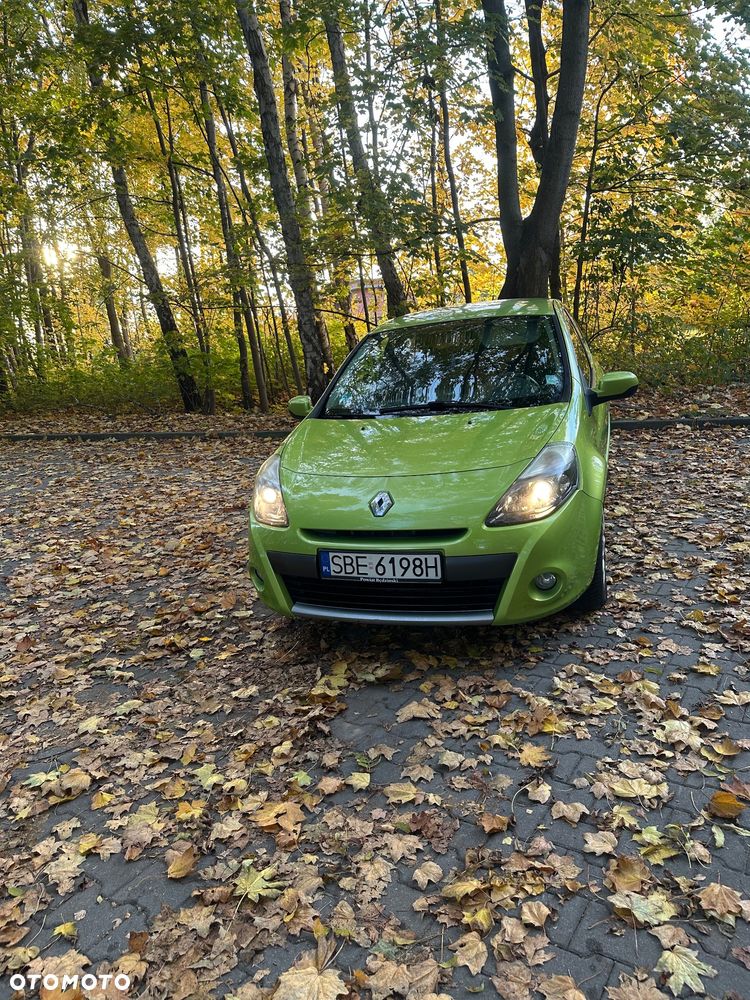 Renault Clio 2010 photo 2