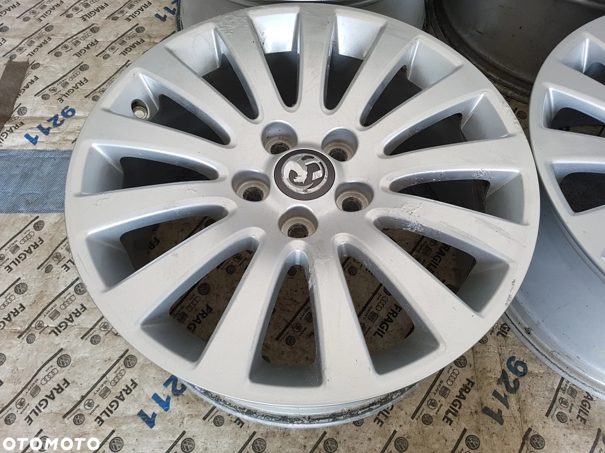 FELGI ALU OPEL INSYGNIA SPORT TOURER 8JX18 IS42 5X120 - 9