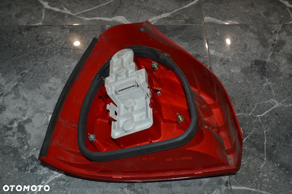 AUDI A3 8L LAMPA TYŁ TYLNA PRAWA KOMPLETNA ORYGINAŁ 8L0945096A - 2