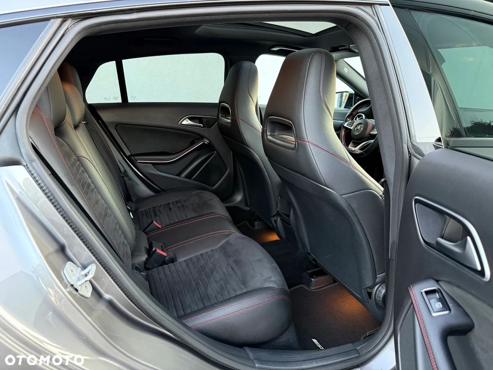 Mercedes-Benz CLA 180 7G-DCT AMG Line - 18