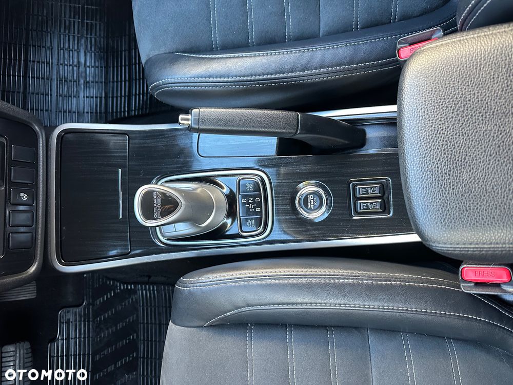 Mitsubishi Outlander - 28