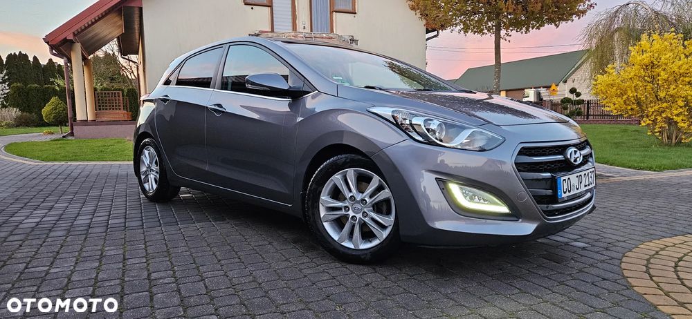 Hyundai i30 1.6 CRDi Fifa World Cup Edition - 1