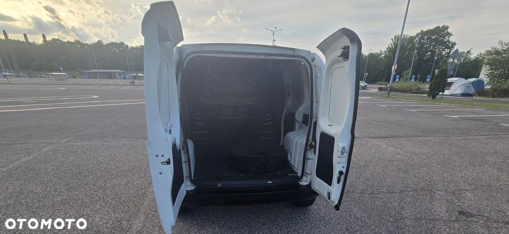 Fiat Fiorino Kombi 8V Base - 13