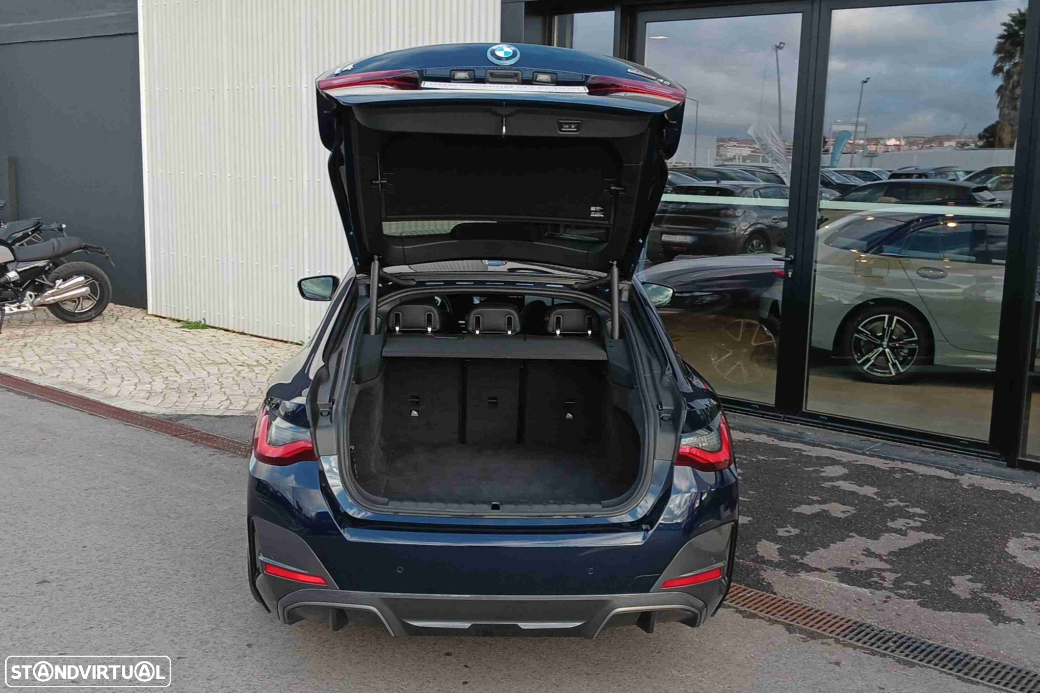 BMW i4 eDrive40 Desportiva M - 11