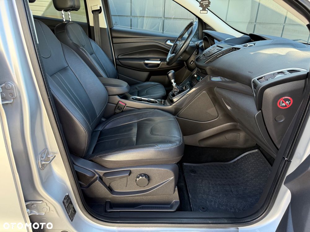 Ford Kuga 2.0 TDCi 2x4 Titanium - 26