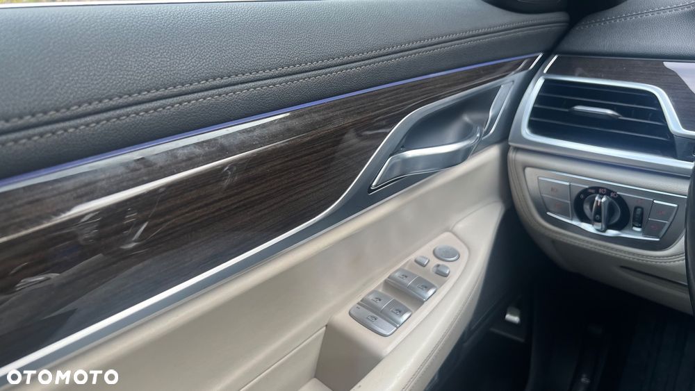 BMW Seria 7 740d xDrive - 18
