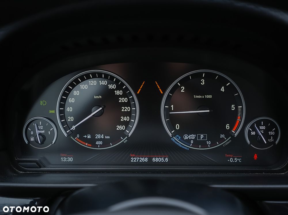 BMW Seria 5 520d xDrive - 29