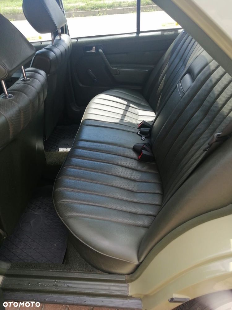 Mercedes-Benz W201 (190) - 4