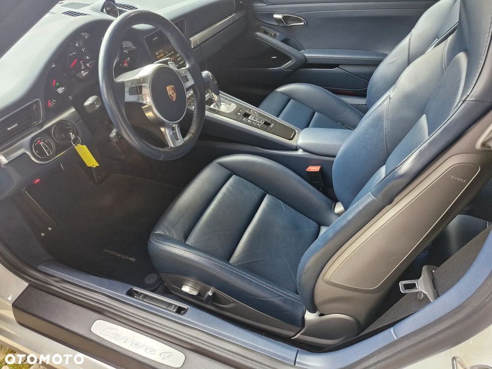 Porsche 911 Carrera 4 PDK Black Edition - 29