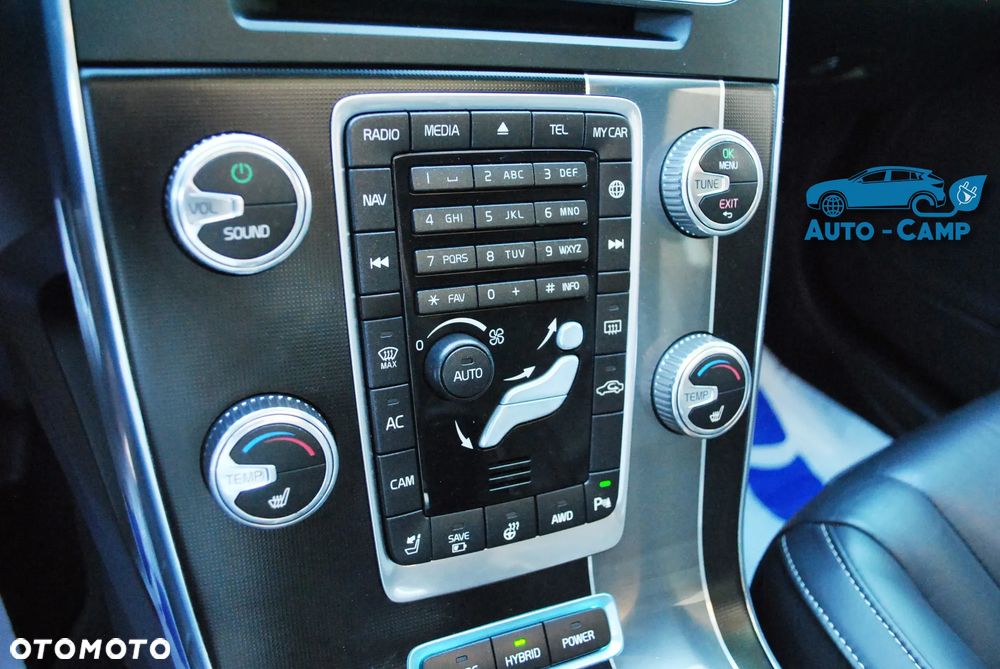 Volvo V60 D6 AWD Plug-in Hybrid R-Design Summum - 4