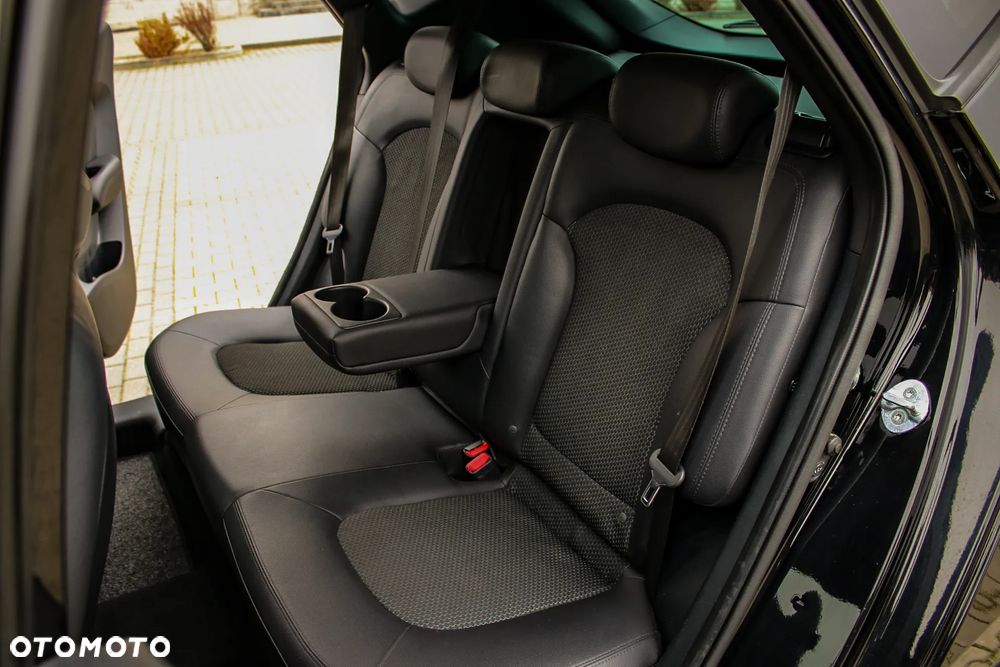 Hyundai ix35 1.7 CRDi 2WD blue Finale Gold - 29