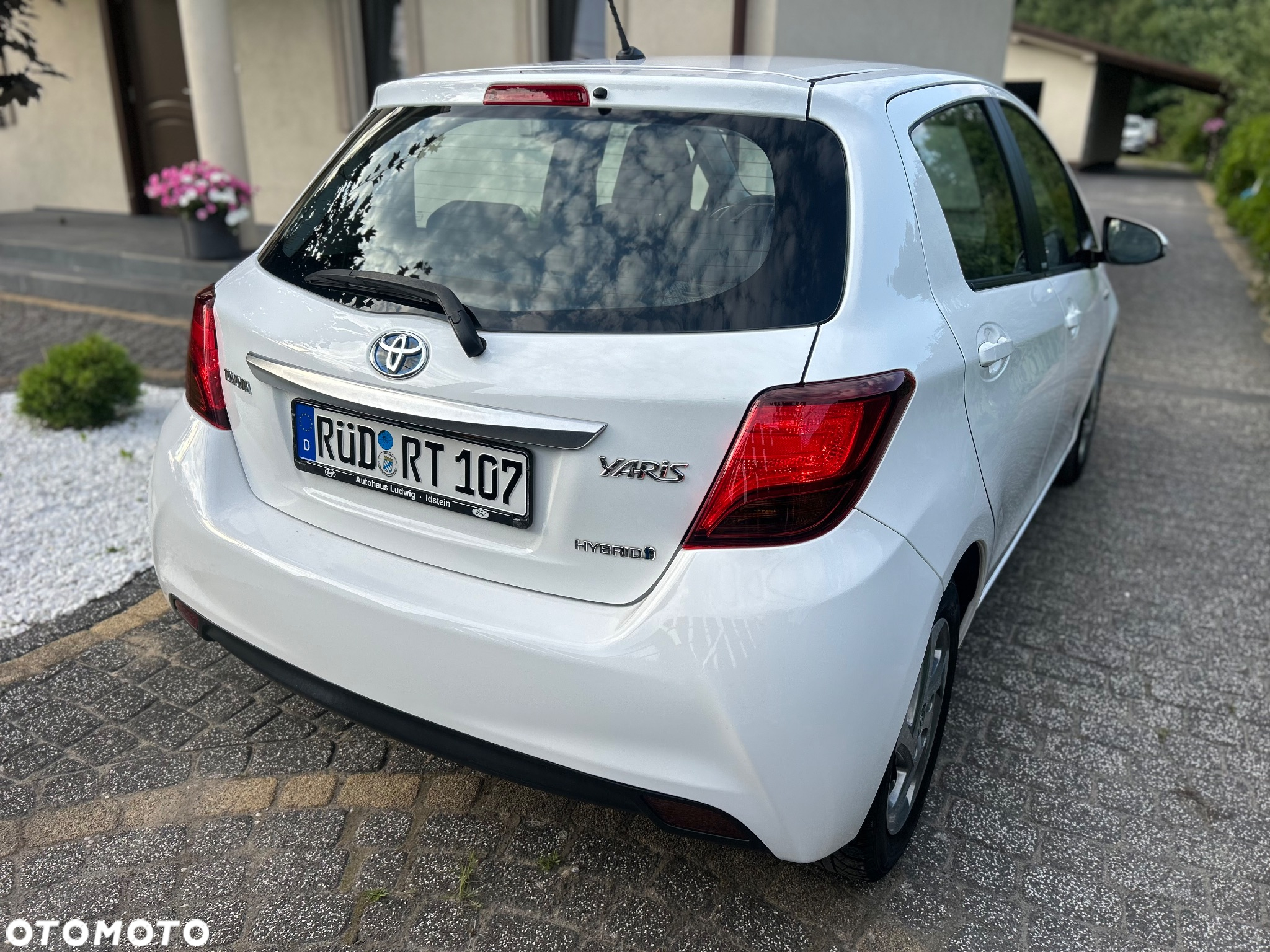 Toyota Yaris Hybrid 100 Premium - 8