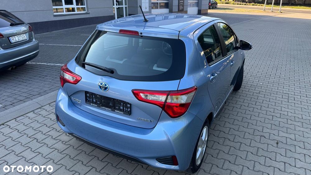 Toyota Yaris Hybrid 100 Business Edition - 8