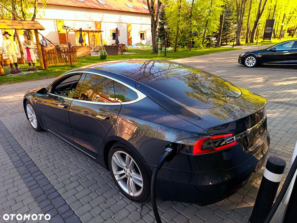 Tesla Model S - 17