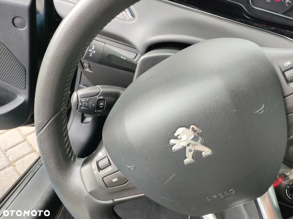 Peugeot 208 1.2 PureTech Style - 12
