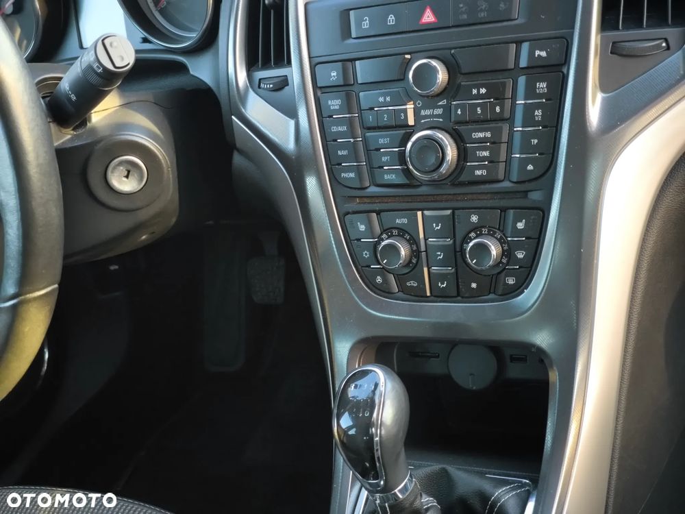 Opel Astra 1.6 T Cosmo - 11